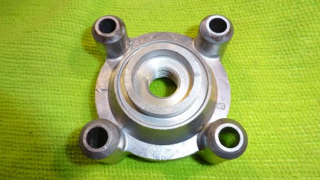 Neuer Zylinderkopf. Original Ersatzteil aus altem Lagerbestand - eine absolute Rarität !